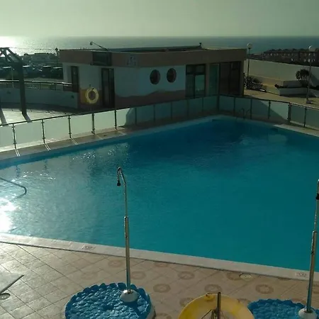 Poolside Oasis Ground Floor, Wifi & Terrace *