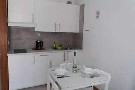 Poolside Oasis Ground Floor, Wifi & Terrace *