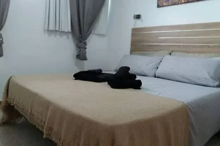 Poolside Oasis Ground Floor, Wifi & Terrace