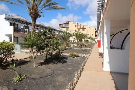 Poolside Oasis Ground Floor, Wifi & Terrace *